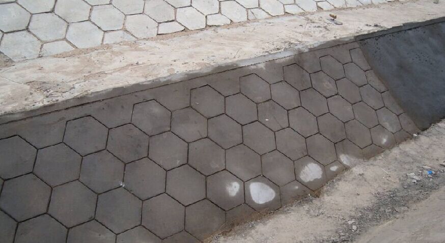 實心護(hù)坡塑料模具和空心護(hù)坡塑料模具分別用在哪里？