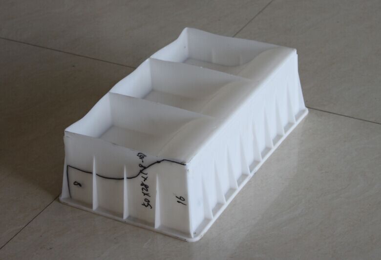 使用混凝土路側石塑料模具澆筑路側石過程中能否確定水泥混凝土配比？