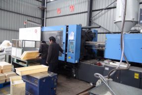 塑料模具制品加工應(yīng)如何選擇正確的注塑機規(guī)格