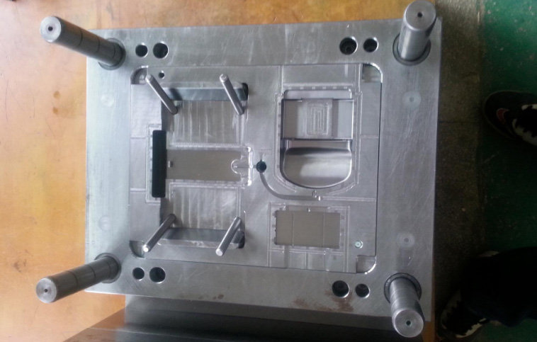 塑料模具加工過(guò)程中注塑模具的設(shè)計(jì)思路